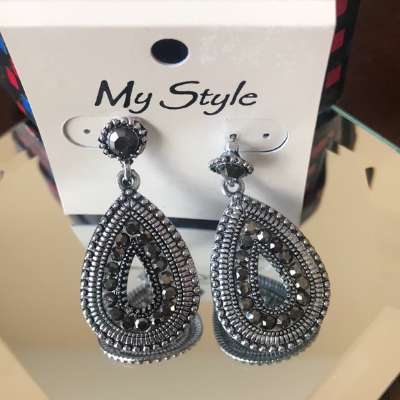 Jewelry - 🌹 Fashion Teardrop pierced Earrings Embellished